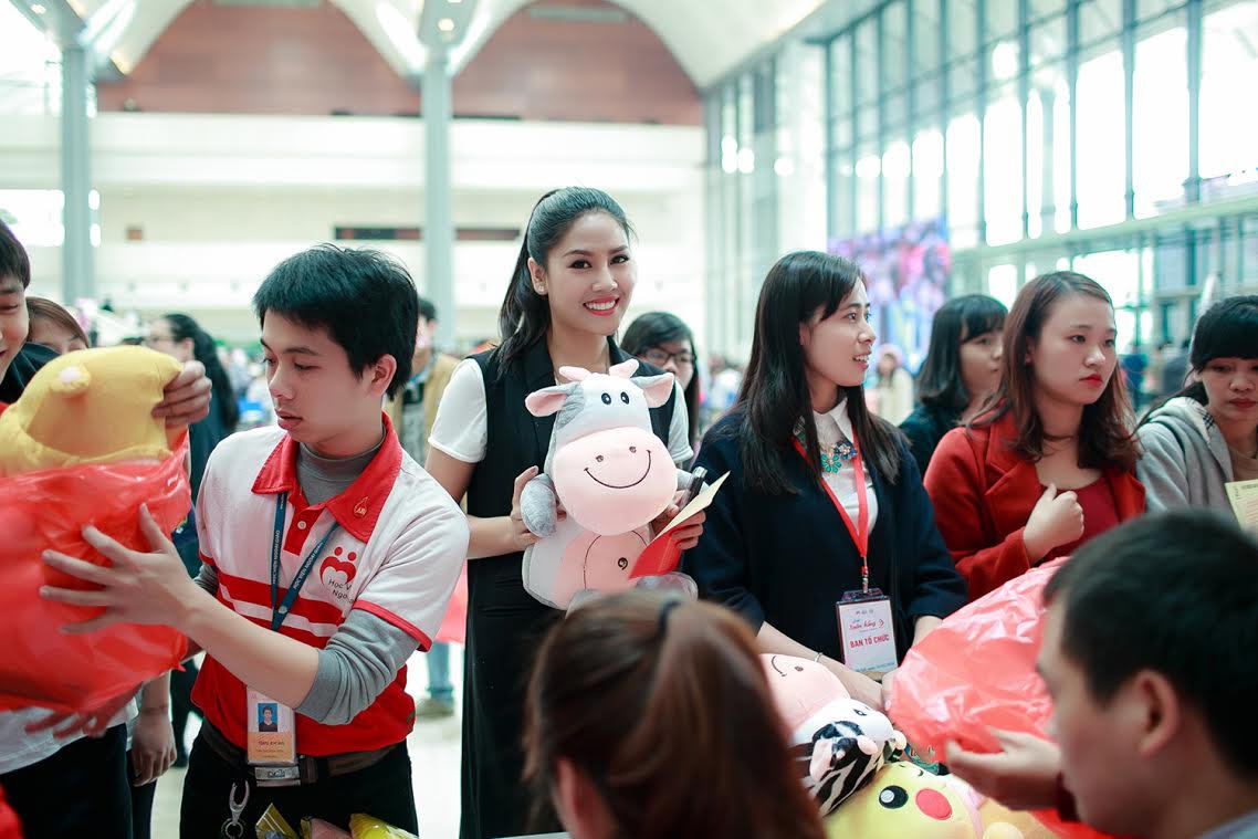 HH biển Nguyễn Thị Loan hạnh phúc khi được hiến máu cứu người